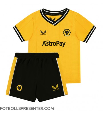 Wolves Hemmatröja Barn 2023-24 Kortärmad (+ korta byxor)